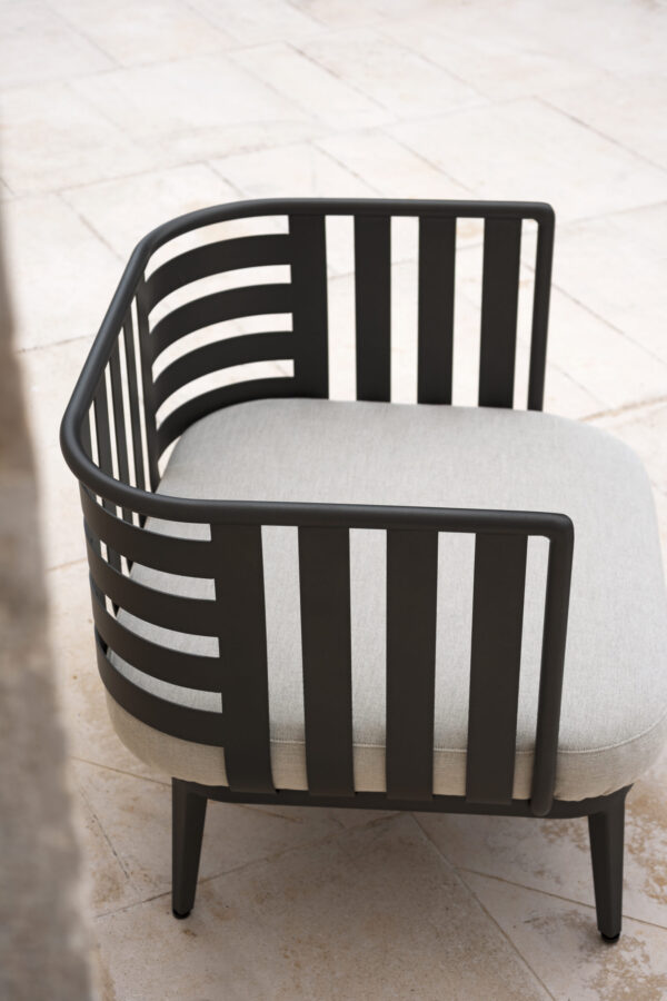 Thea 001 Lounge Chair